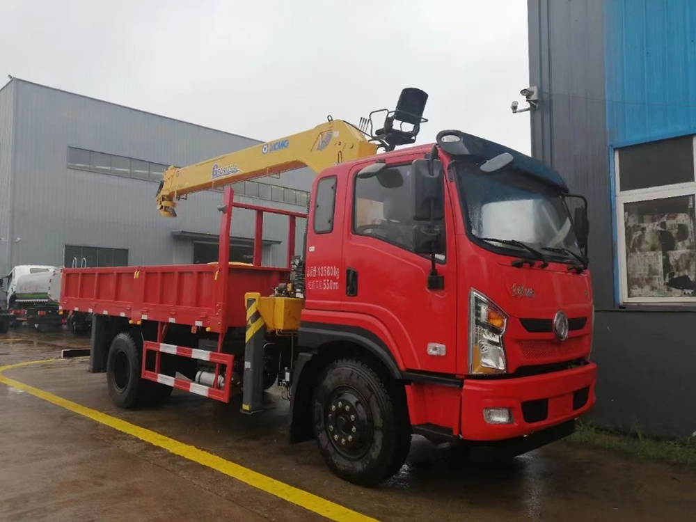 國六東風(fēng)暢行D1徐工7噸四節(jié)直臂吊機隨車吊