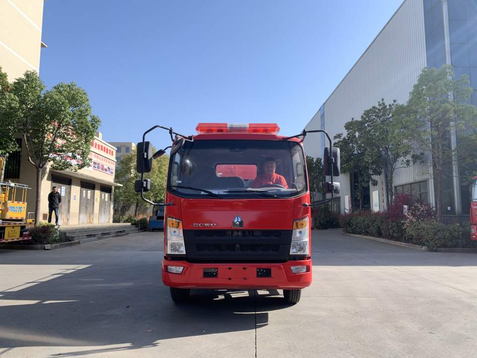重汽5.6噸消防灑水車（國(guó)六）