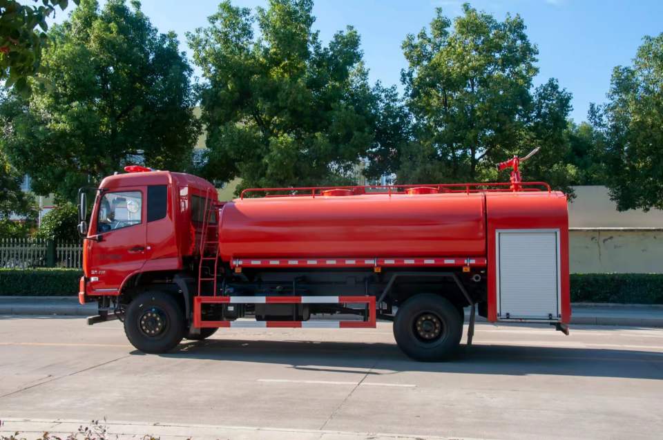 東風四驅10噸森林消防灑水車